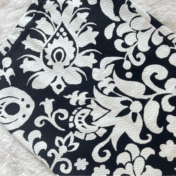 Talbots Black and White Floral Pencil Skirt Size 2 - Picture 2 of 7